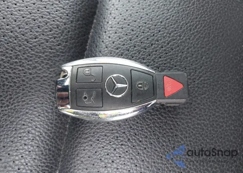 2015 Mercedes-Benz Glk 350 4Matic z USA, uszkodzony, nr VIN WDCGG8JB9FG395671